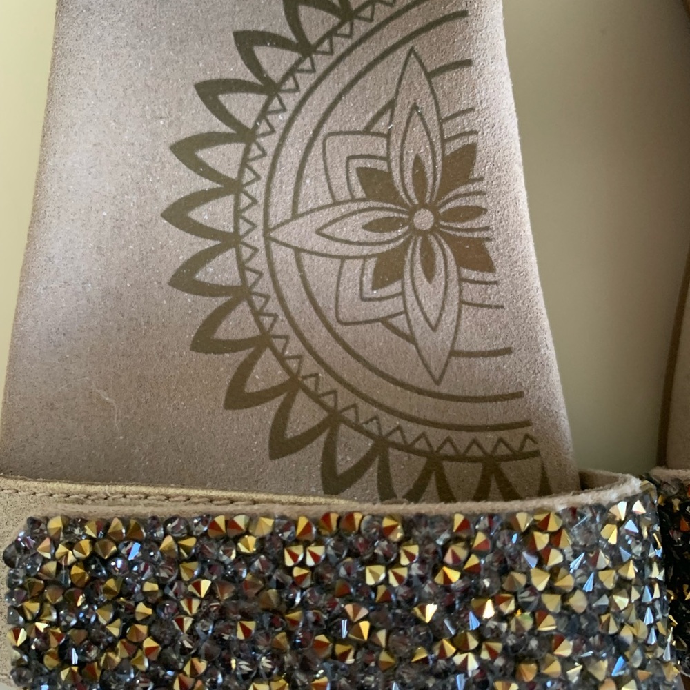 AETREX Gold and Tan Glitter Sandals with Ankle Strap - Picture 2 of 7